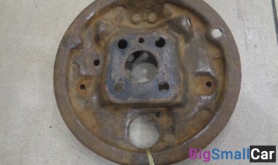 Щит опорный задний правый от Renault 21 1986-1994 - купить России