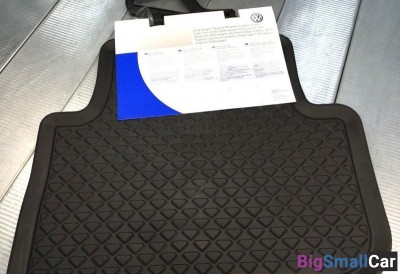 Комплект задних резиновых ковриков 5NA061512