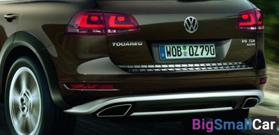 Накладка нижнего проёма двери Touareg 7P0071360