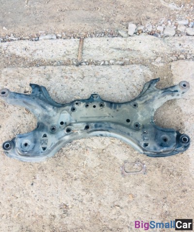 Подрамник тойота авенсис 2005