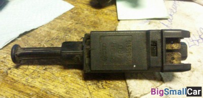 Датчик включения стопсигнала Volkswagen Passat  B3  /Golf II/Jetta/Bora б/у