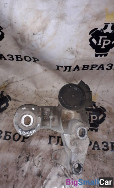Кронштейн опоры двигателя правый VW Passat  B5  1996-2000 б/у