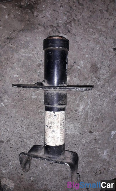 Кронштейн усилителя переднего бампера правый Passat  B5  1996-2000 б/у