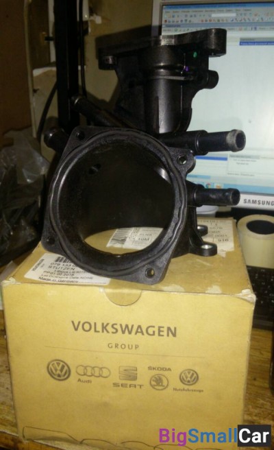 Фланец блока дроссельной заслонки 4.2 A8  D3,4E  2004-2010