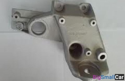 Кронштейн кпп VAG 8D0399108E правый АКПП