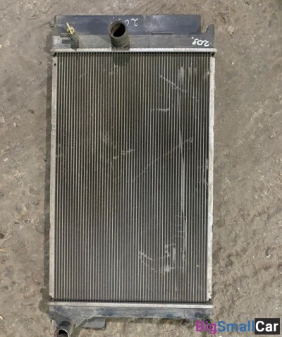 Радиатор охлаждения Toyota Corolla 150